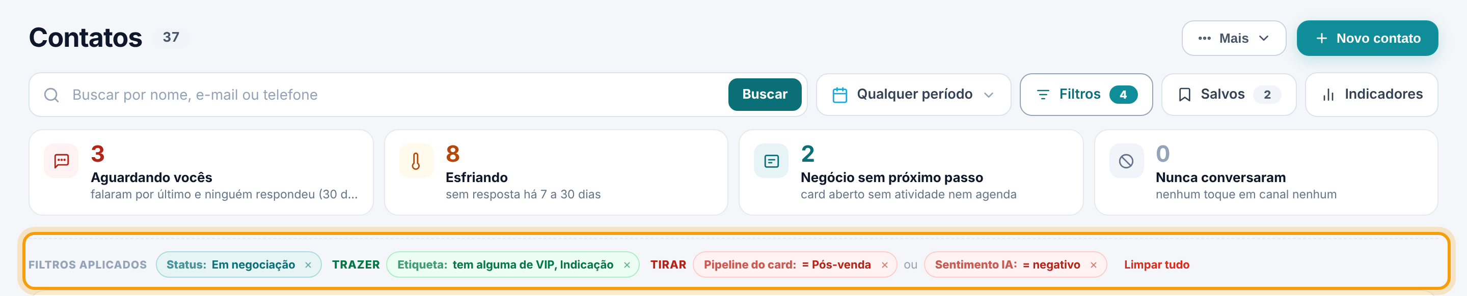 Linha Filtros aplicados com o chip Status, a seção Trazer com um chip de etiqueta, a seção Tirar com dois chips ligados por ou, e o link Limpar tudo