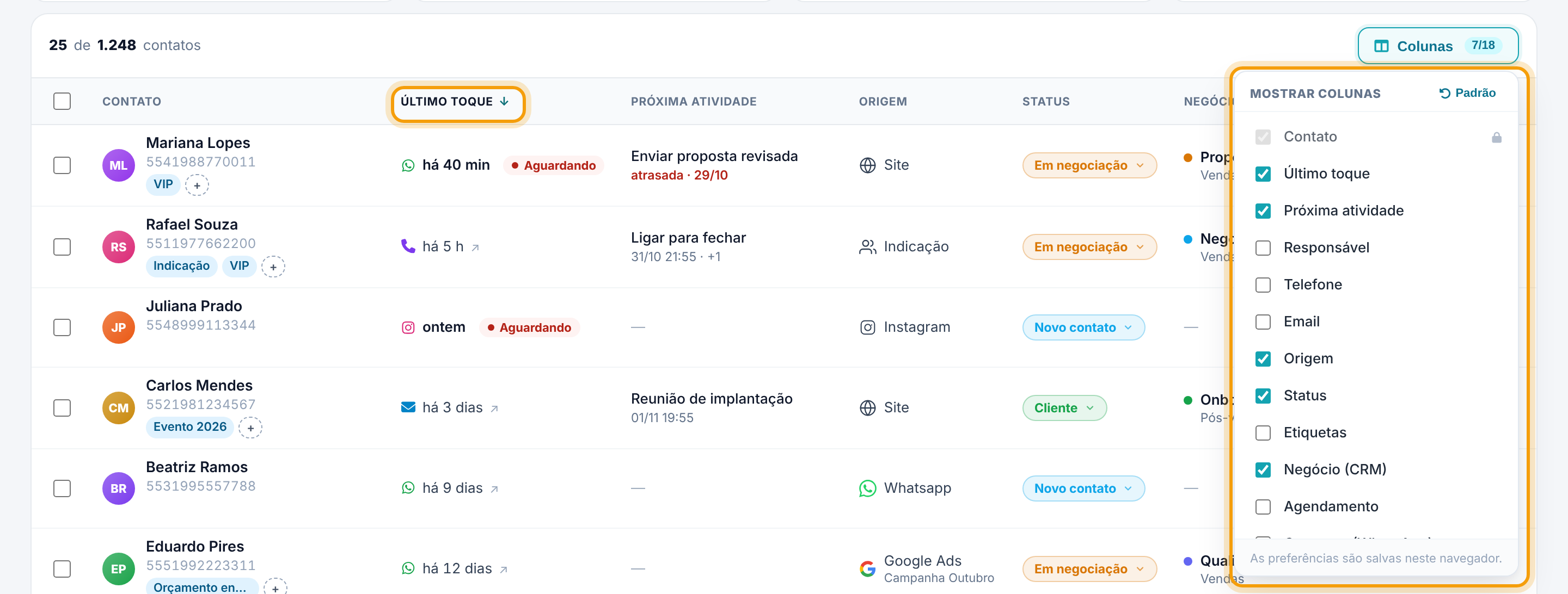 Menu Mostrar colunas aberto ao lado da tabela, e o cabeçalho Último toque com a seta de ordenação
