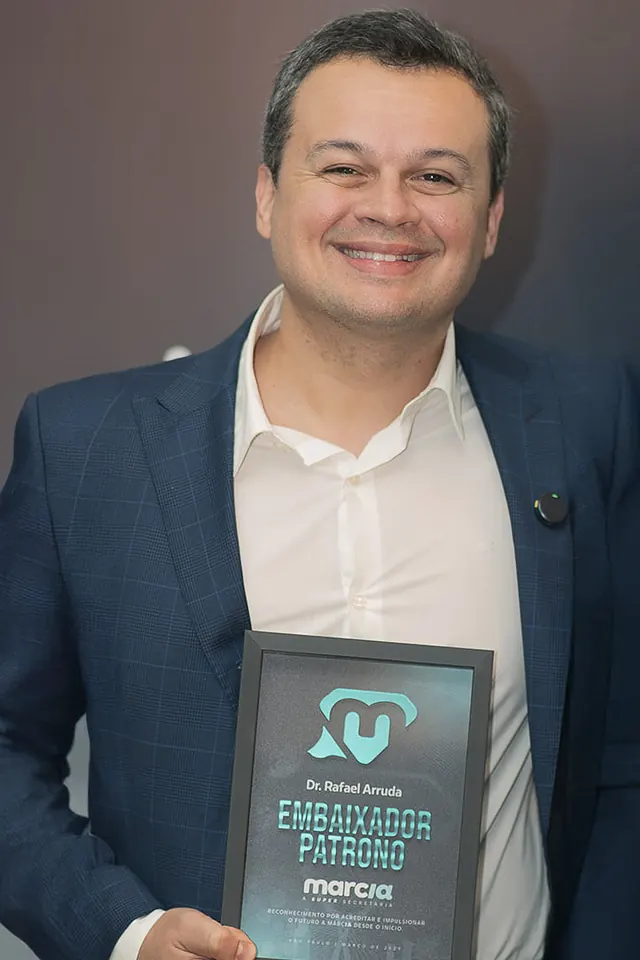 Dr. Rafael Arruda, urologista, cliente da Super Márcia